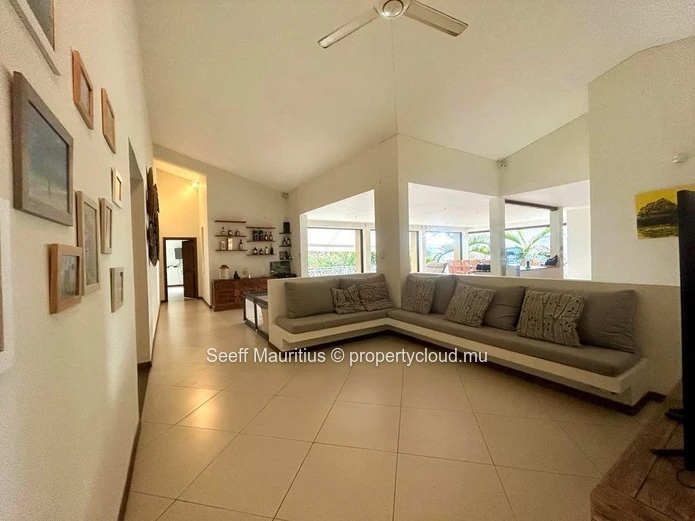 Gated Villa with Superb Mountain Views
