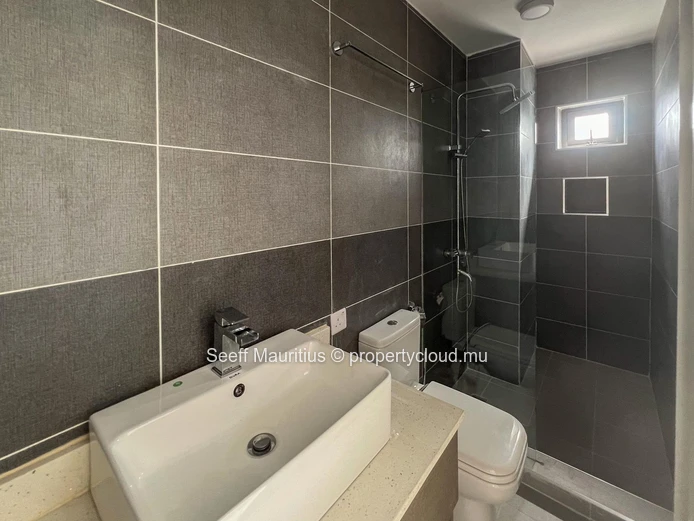 Élégant Penthouse Duplex – Flic en Flac | Vue Montagne | Piscine Privée