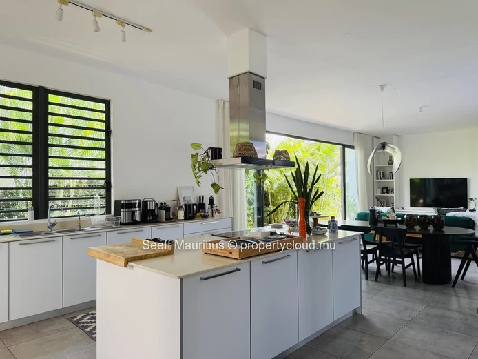 Tropical Modernity at Its Finest: Villa Bois Chandelle