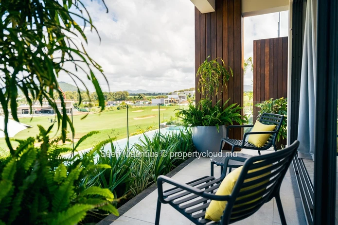Modern Elegance: Luxurious Villa with Spectacular Views