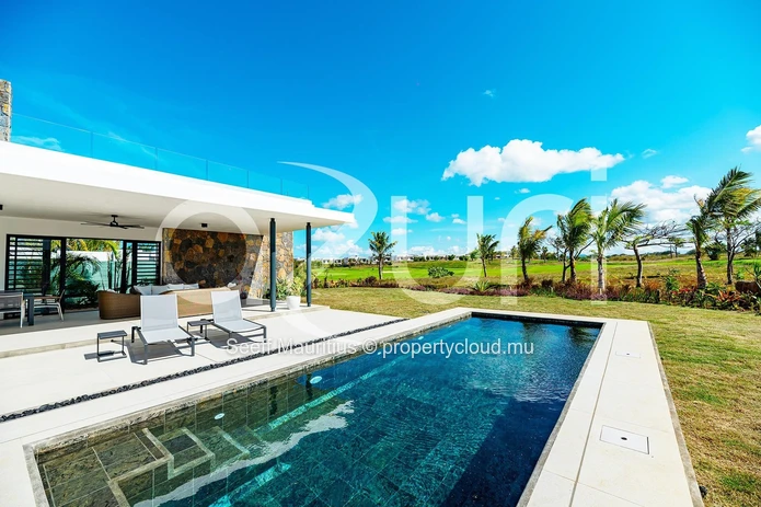 Elegant Villa with Golf Course Views and Ocean Breezes