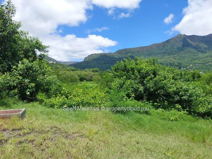 Exclusive Plot of Land: Splendid Mountain Views in a Secure Estate