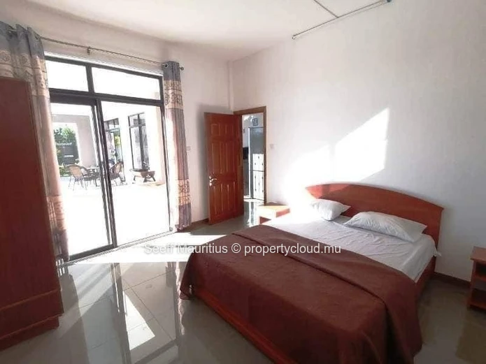 Modern 4-Bedroom Villa with Coin de Mire Views – Pereybere