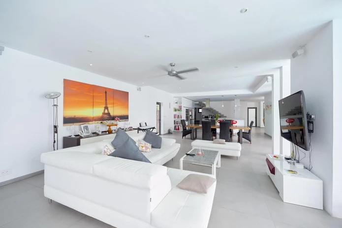 Luxury California-Style Villa for Sale