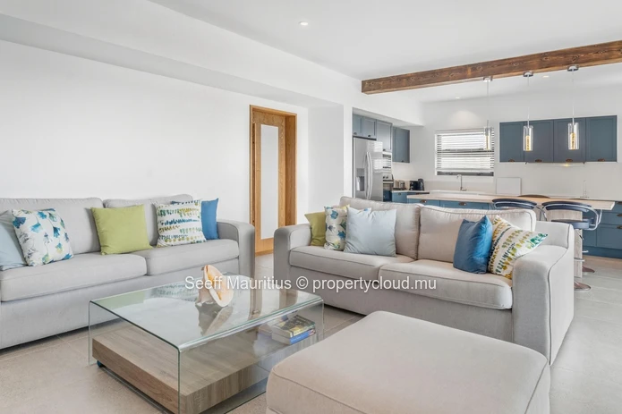 Serene Penthouse Retreat with Pool & Bar