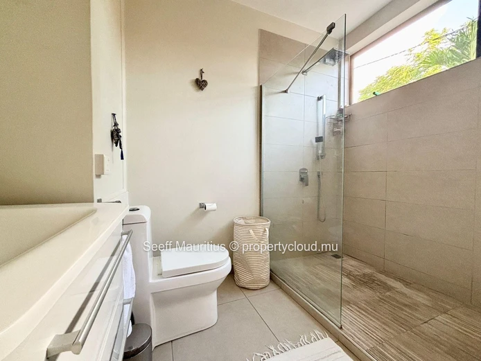 Contemporary Garden Apartment for Rent in La Preneuse
