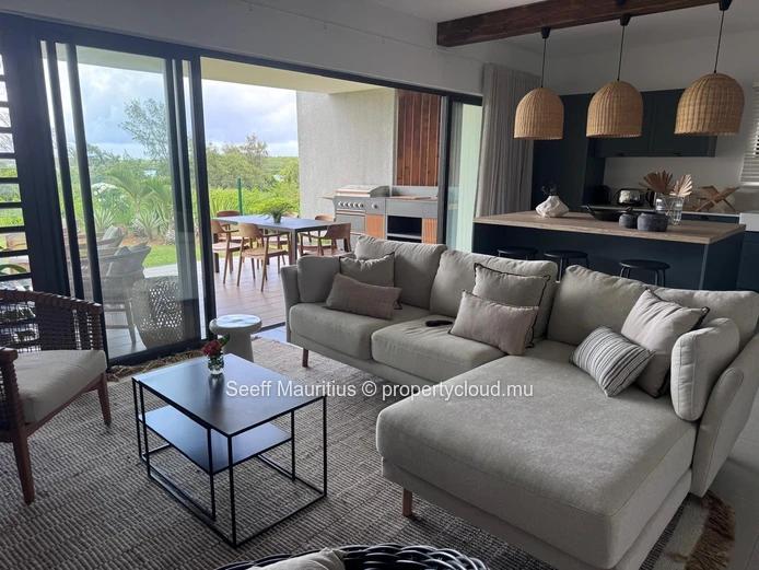 A stunning ground-floor flat – elegance, tranquillity and the coastal lifestyle 