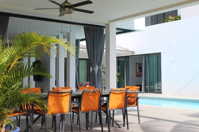 Luxury California-Style Villa for Sale