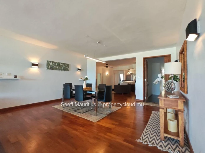 Luxury Seaview  3-Bed En-Suite Apartment with Private Pool. 