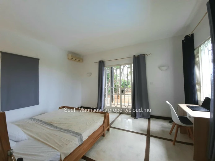Superb Villa: Sea and Mountain Views
