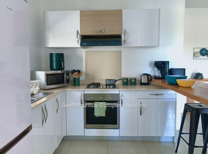 2-bedroom flat with swimming pool and parking 