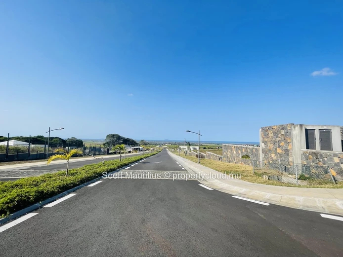 Residential plot in the prestigious gated estate, Mont Piton II