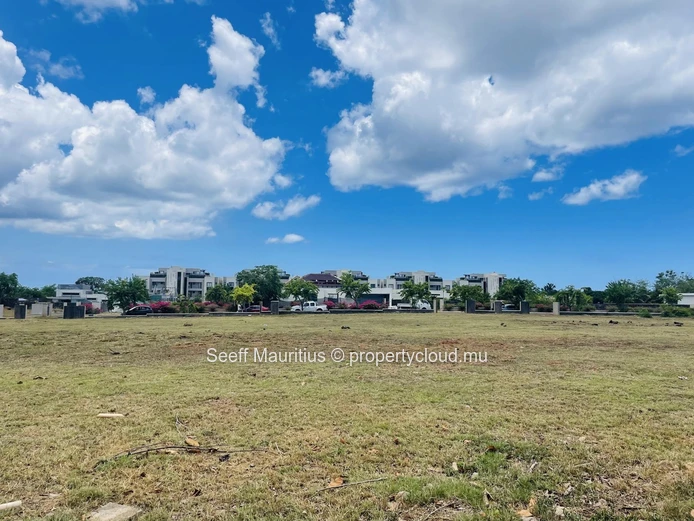 Secluded Paradise: Residential Plot in a Gated Estate with Serene Landscaping 