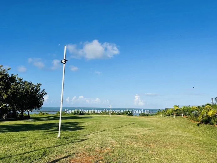  Exclusive Serviced Plot with Premium Benefits