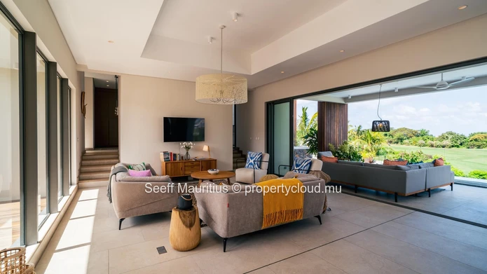 Modern Elegance: Luxurious Villa with Spectacular Views