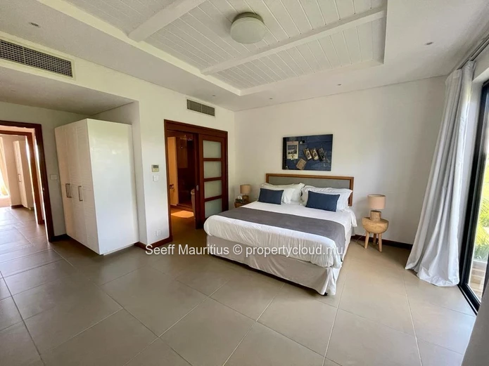 Opulent Penthouse: Master Suite, Spa, Golf & More