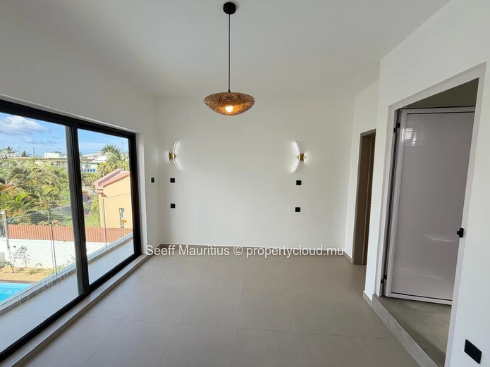 Stylish New Villa with Pool and Rooftop, Trou aux Biches