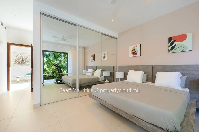 Luxurious Villa with Heated Pool and Home Automation
