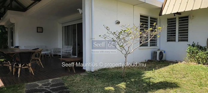 Stunning Beachfront Property on Coin de Mire