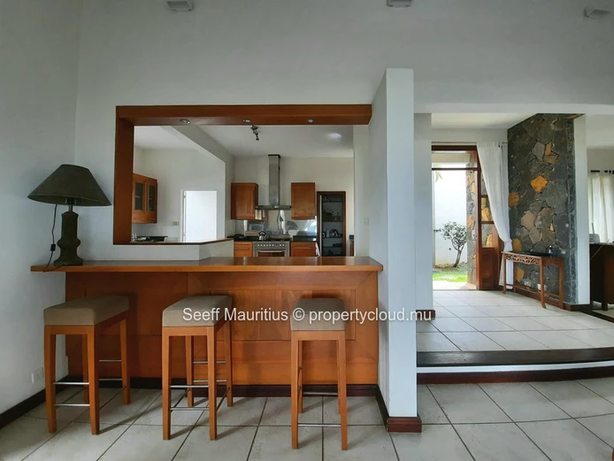 Superb Villa: Sea and Mountain Views