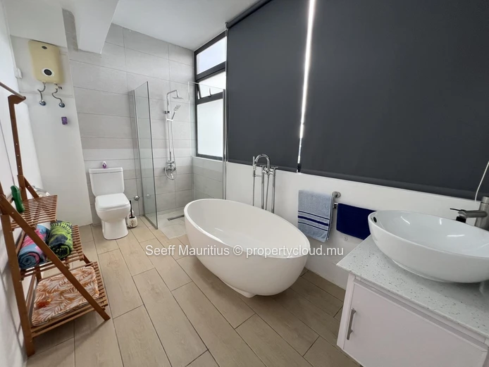 Modern 2-Bedroom Coastal Retreat with Panoramic Rooftop Pool