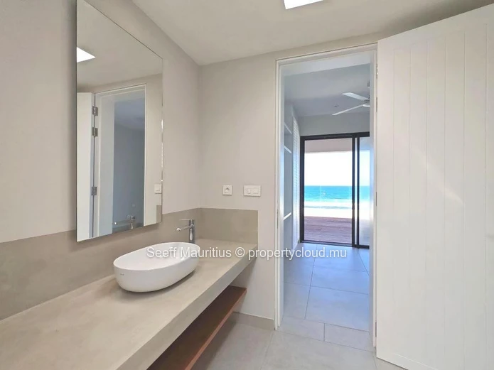 Signature Penthouse – Tropical elegance at Poste Lafayette