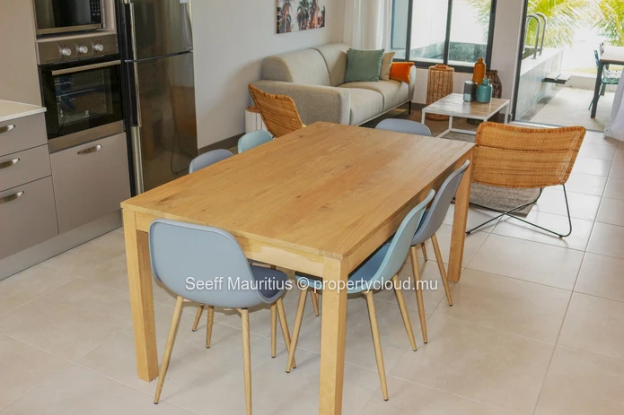 Riverside Oasis: Experience Luxury Living in the Heart of Nature