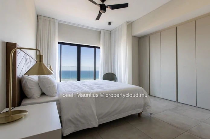 Island Dream: Stunning Villa with Infinite Lagoon Views
