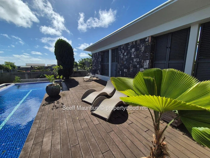 Elegant Family Haven with Pool