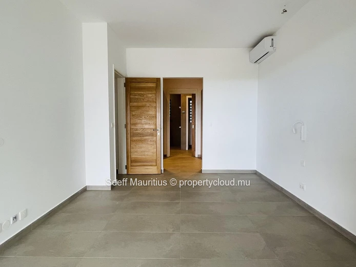 Spacious & Elegant Apartment with Stunning Mountain Views 