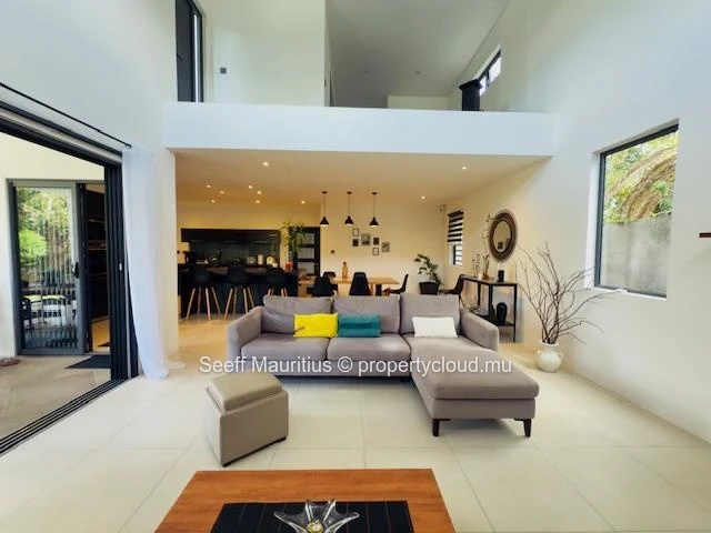 Elegant 2-Storey Home – Morcellement Swan, Pereybere