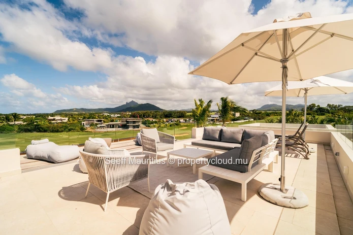 Modern Elegance: Luxurious Villa with Spectacular Views