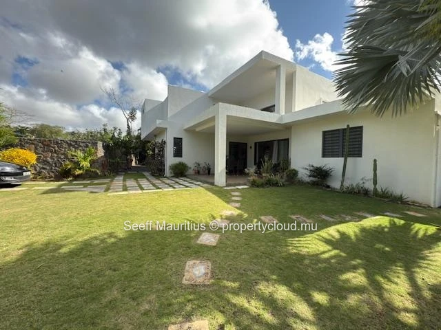 Elegant 2-Storey Home – Morcellement Swan, Pereybere