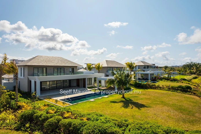 Serene Tropical Golf Sanctuary