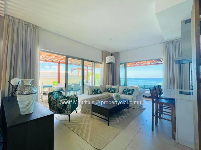 Exquisite Beachfront Penthouse with gorgeous panoramic sea views