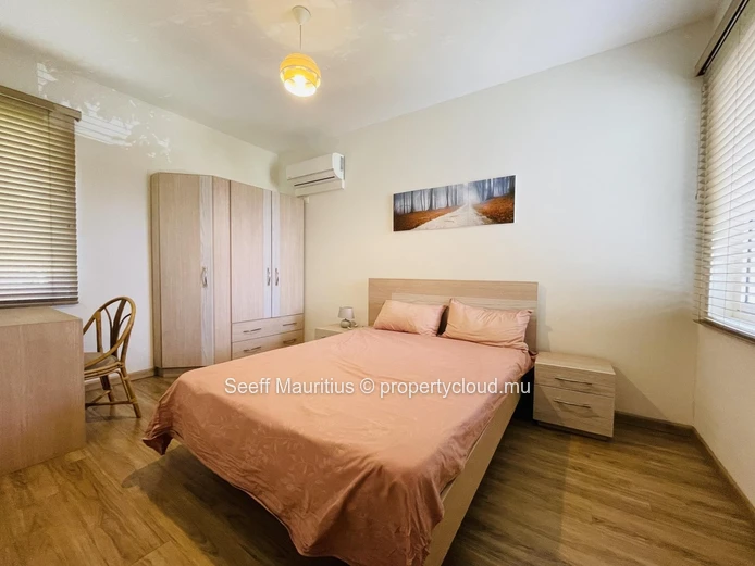 Central Haven: Ideal Apartment Proximity to Schools, Shopping, and Daily Amenities 