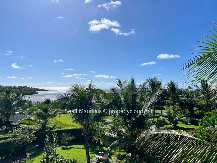 Opulent Penthouse: Master Suite, Spa, Golf & More
