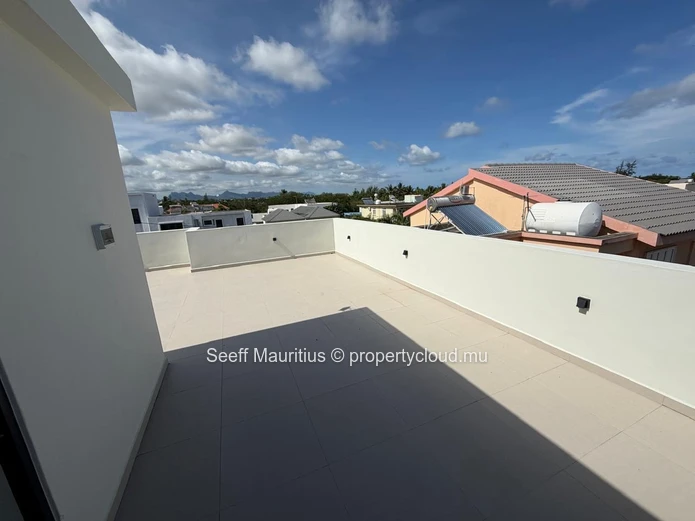 Stylish New Villa with Pool and Rooftop, Trou aux Biches