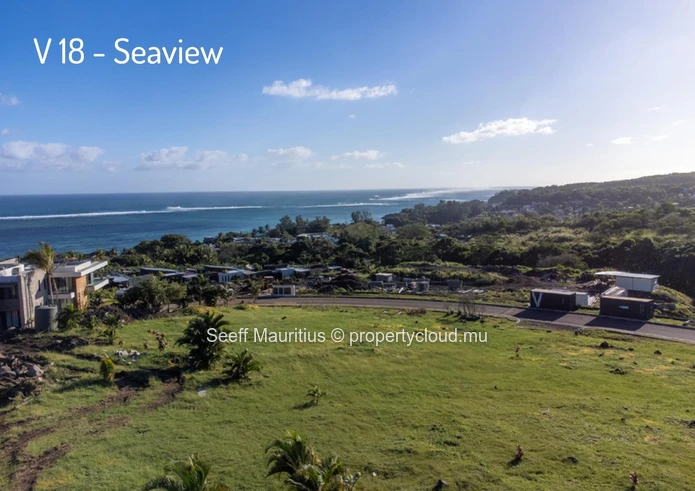 Terrain exclusif avec vue sur la montagne et la mer