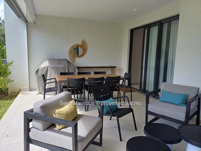 Beachfront Bliss: Luxury Apartment with Stunning Sea Views in Poste Lafayette 
