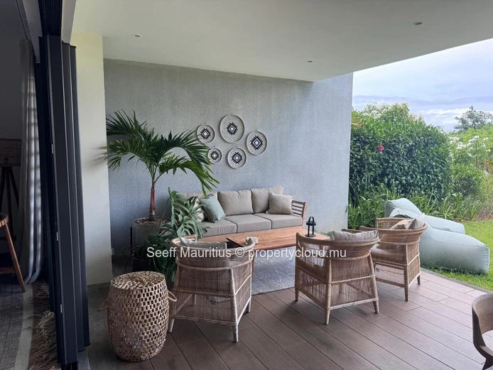 A stunning ground-floor flat – elegance, tranquillity and the coastal lifestyle 