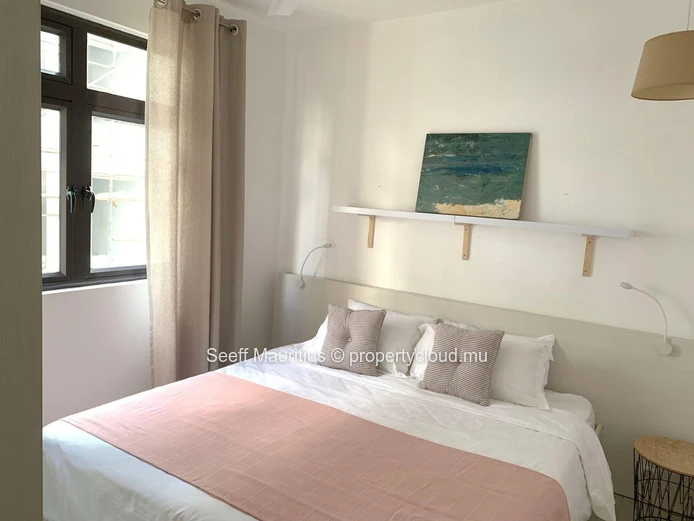 2-bedroom flat with swimming pool and parking 