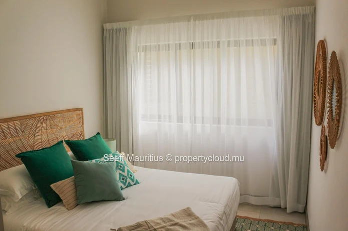 Riverside Oasis: Experience Luxury Living in the Heart of Nature