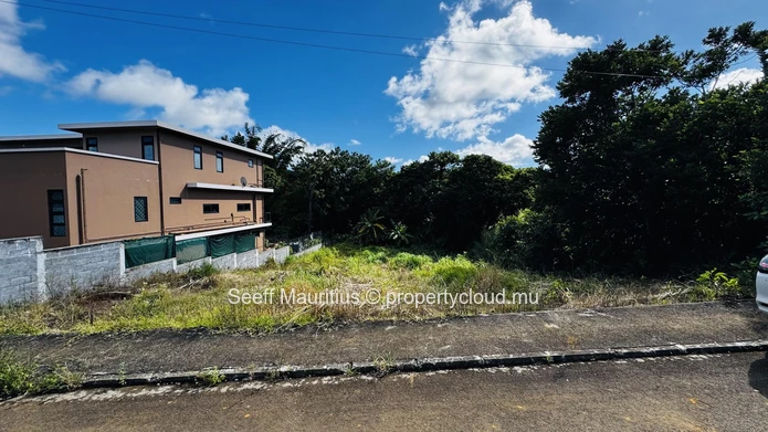 Highland Rose - Prime Plot with River Reserve
