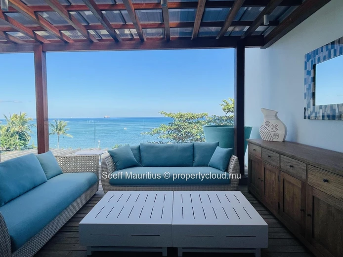 Exquisite Beachfront Penthouse with gorgeous panoramic sea views