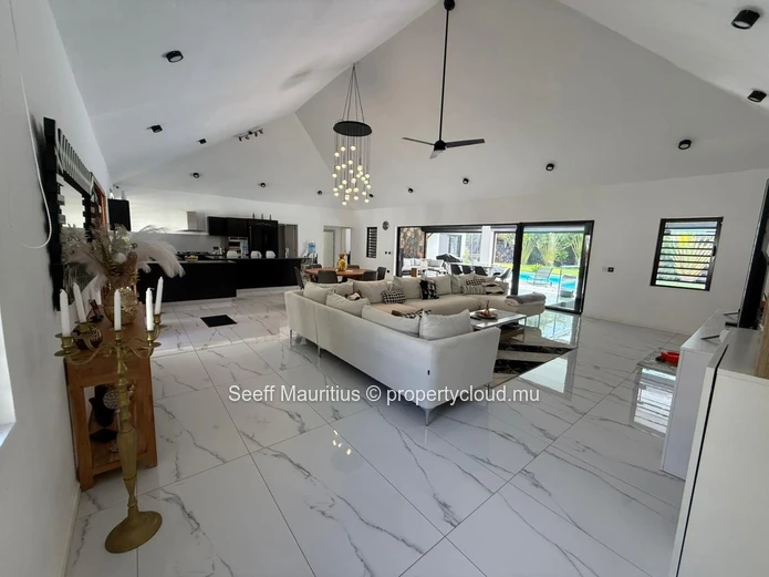 Rare Find: Spacious & Secure Turnkey Villa in Gated Morcellement