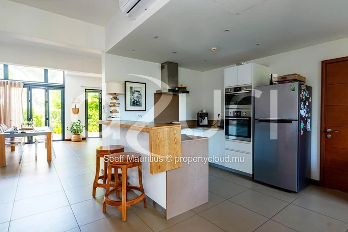 Prestigious 3-Bedroom Home Near the Beach