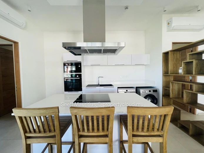 Exquisite Beachfront Penthouse with gorgeous panoramic sea views