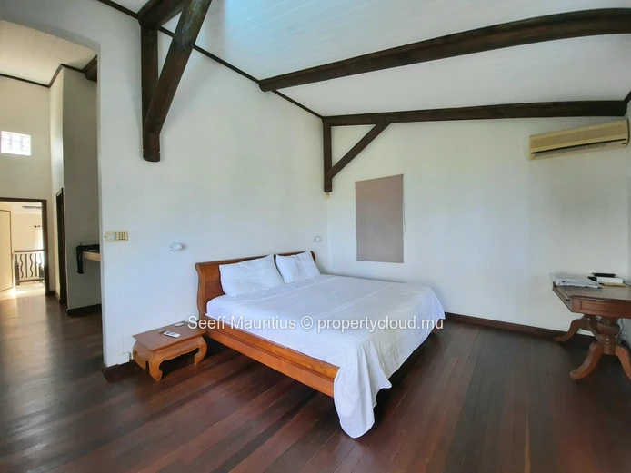 Superb Villa: Sea and Mountain Views