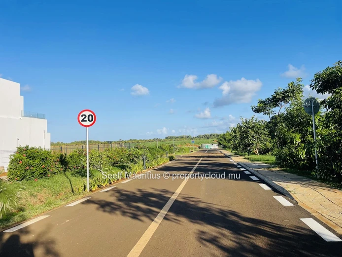  Exclusive Serviced Plot with Premium Benefits